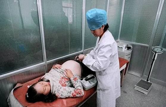 剖宫产八个月意外怀孕的宝妈,孕妇不小心跌倒生产了