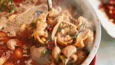 中国四川旅游看世界级的美景和可爱大熊猫,品尝当地火辣的美食!