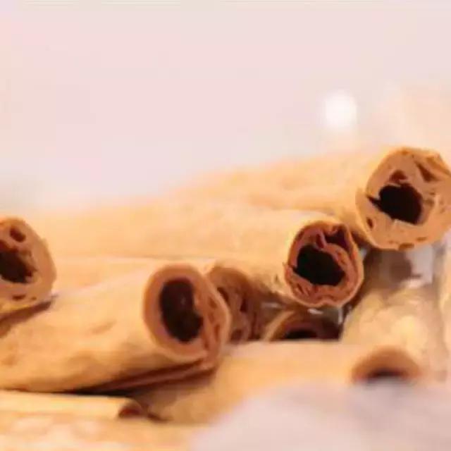 中国四川旅游看世界级的美景和可爱大熊猫,品尝当地火辣的美食!