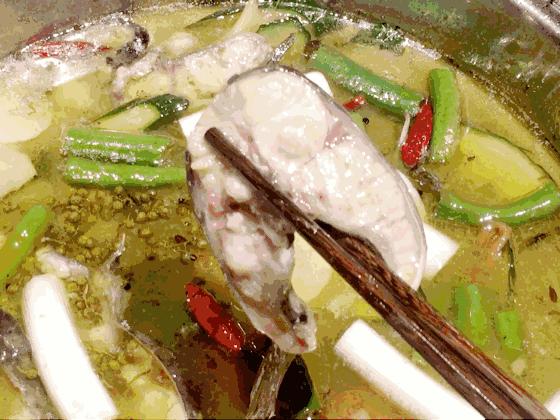 中国四川旅游看世界级的美景和可爱大熊猫,品尝当地火辣的美食!