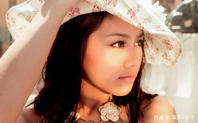 她是baby的接班人，演大尺度电影，25岁凭全裸不*点露**写真照走红！