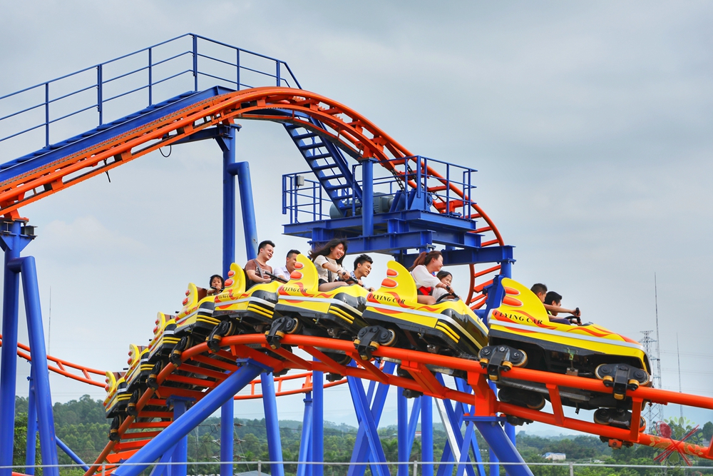 暑假带孩子逛公园,带孩子玩跳楼