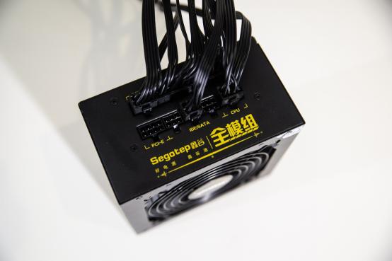 不能去现场看决赛？也许你应该组建一台看球神器