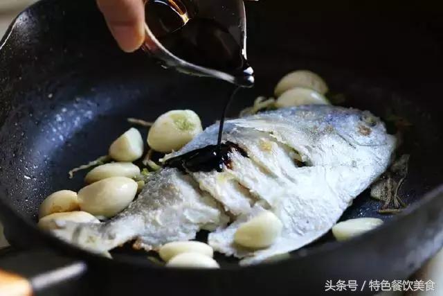 简单易学清蒸鲳鱼的家常做法,蒜香清蒸金昌鲳鱼
