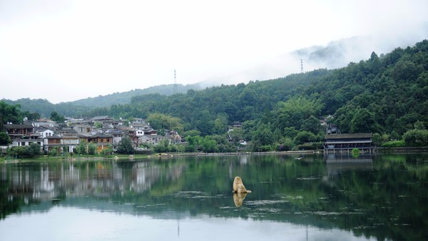 腾冲凤凰宝集泡温泉,腾冲民宿泡温泉推荐