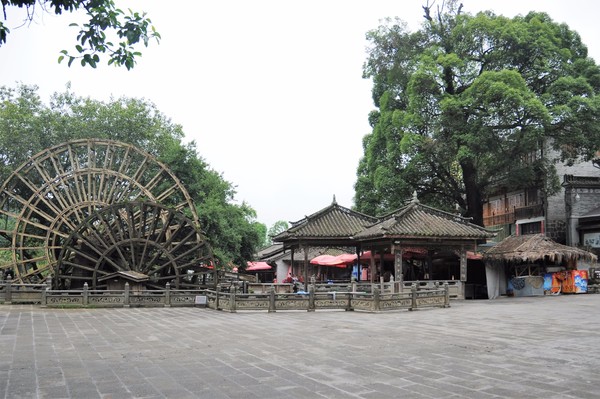 腾冲凤凰宝集泡温泉,腾冲民宿泡温泉推荐