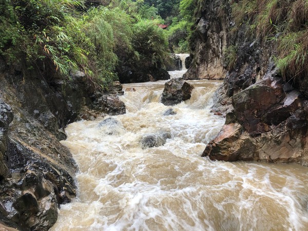 腾冲凤凰宝集泡温泉,腾冲民宿泡温泉推荐