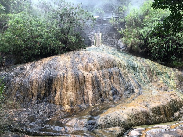 腾冲凤凰宝集泡温泉,腾冲民宿泡温泉推荐
