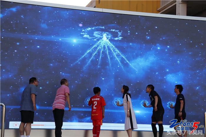 “足球梦、帐篷情”！常州龙城小学首届足球嘉年华之足球文化夜