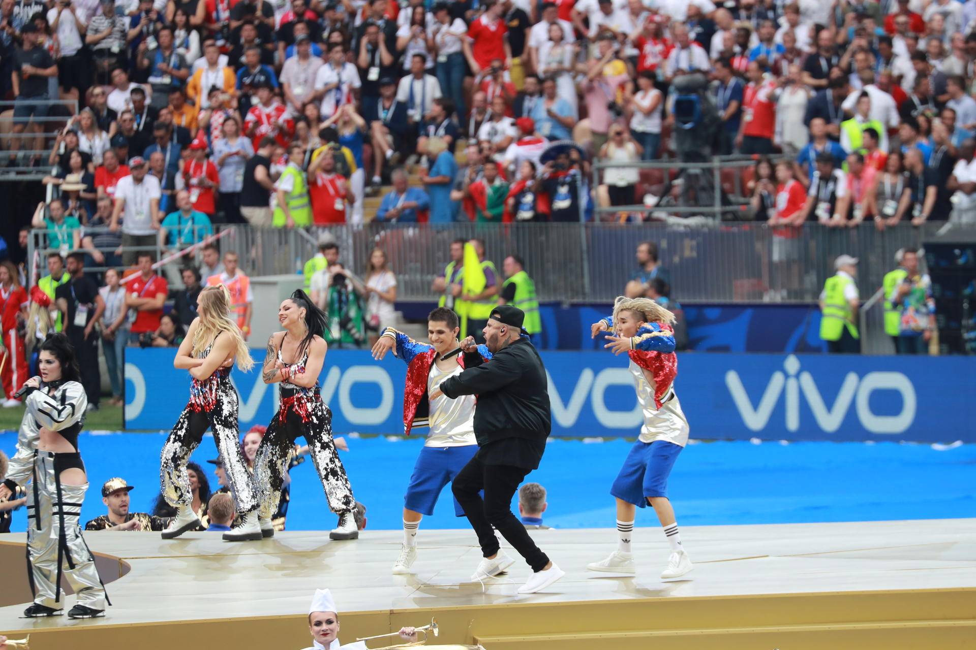 风头不亚于法国队,vivo闭幕式8分钟音乐秀百年首次