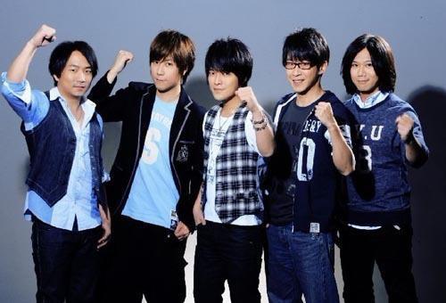 *月天五**长脸华语乐坛全球齐听《倔强》临场