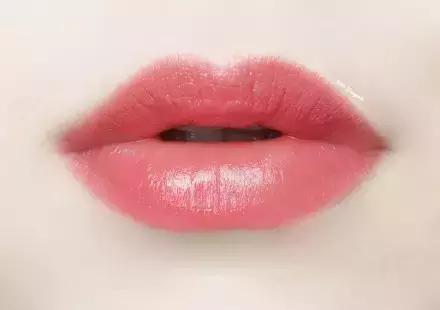 女神们最爱的口红颜色有哪些？这种动人心魄的红瞬间秒杀一切！