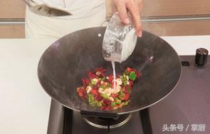 鲜鱿鱼丝怎么炒又嫩又好吃,怎么炒鱿鱼丝才好吃又简单