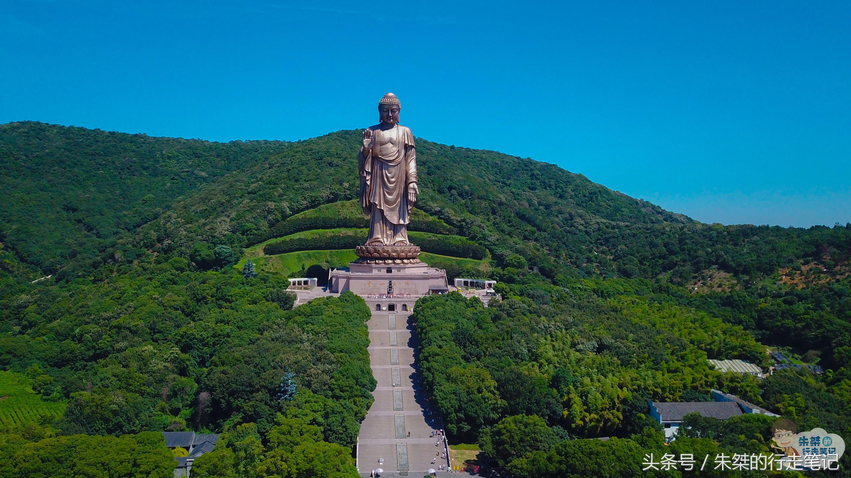 无锡的城市标志之一，其铸铜重量725吨，约一个半足球场大小