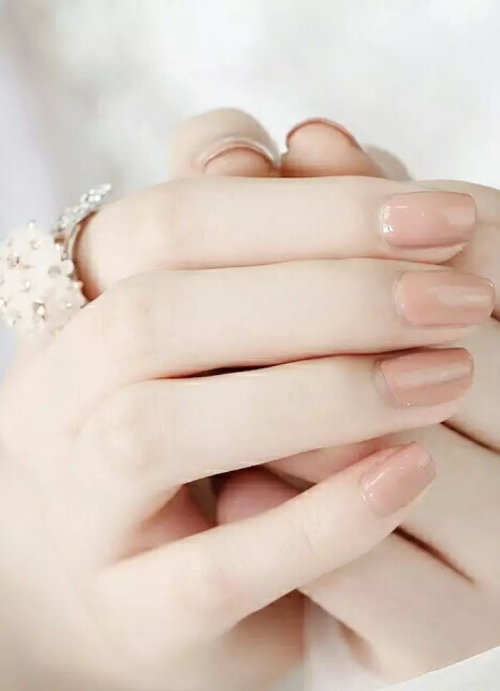 适合手黑美眉的指甲油,手黑的女孩子染什么指甲油