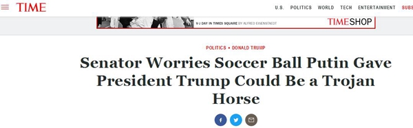 普京与特朗普碰杯,特朗普普京会面送足球视频