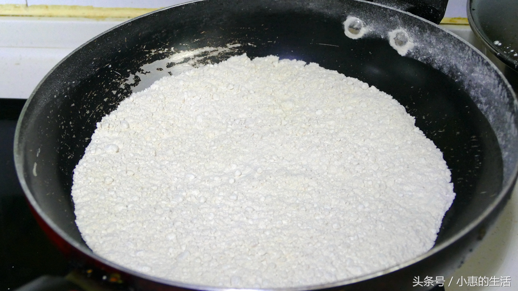 炒面：不用油炒，不加任何调料，开水烫一烫搅一搅就可以吃