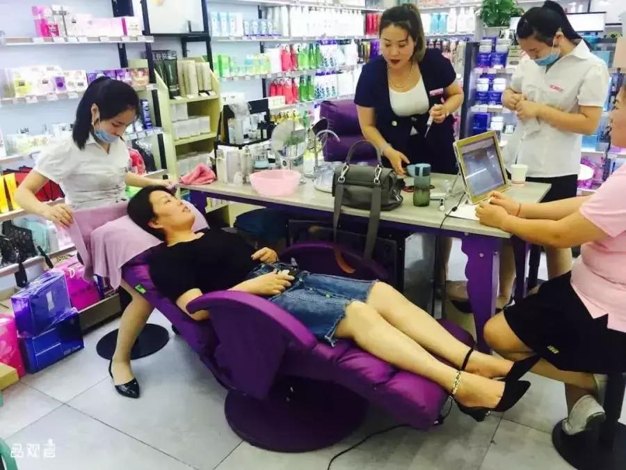 化妆品店如何卖高端品,化妆品销售如何提升客单价