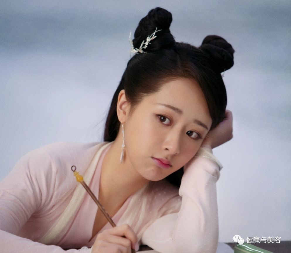 杨紫八字眉,杨紫画柳叶眉毛