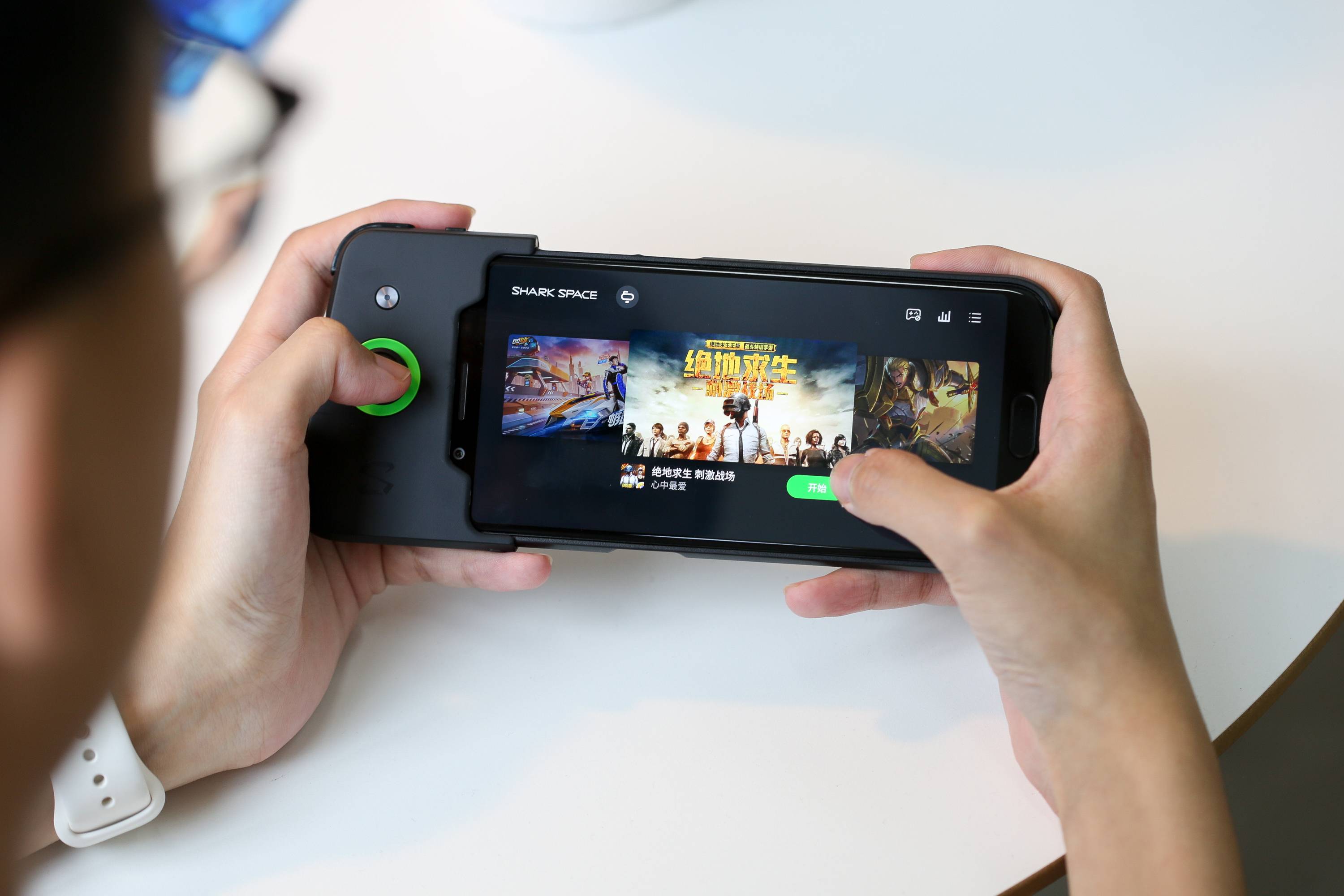 红魔黑鲨和败家之眼哪个手机更好,红魔和雷蛇