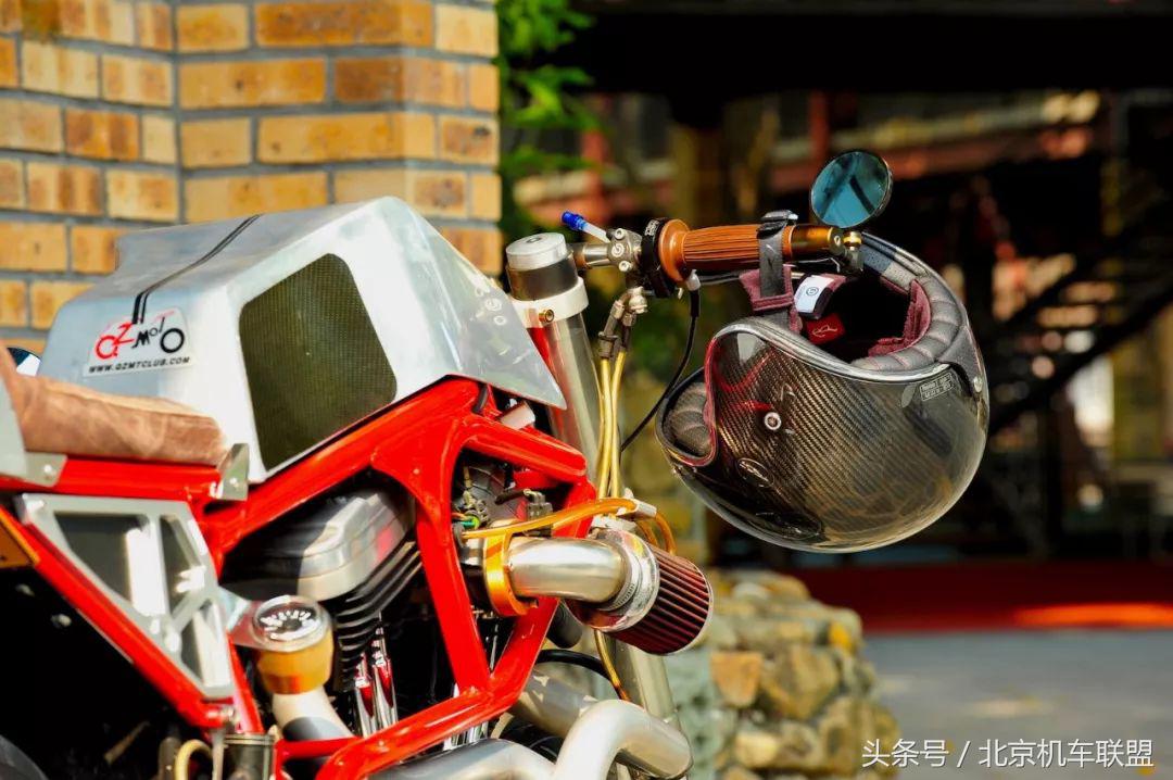 TORC碳纤复古盔确实有点不一样、材质、做工都不错、颜值也可以