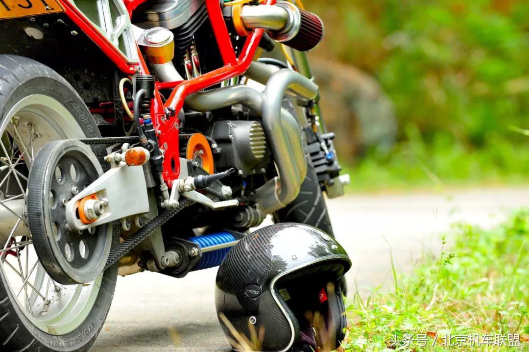 TORC碳纤复古盔确实有点不一样、材质、做工都不错、颜值也可以