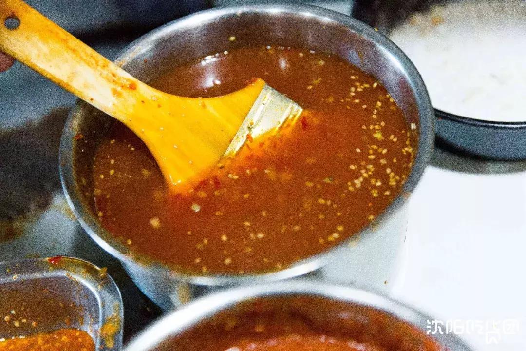 炸串刷“神酱”！路过不一定会进的小店，竟吃出了童年的味道！