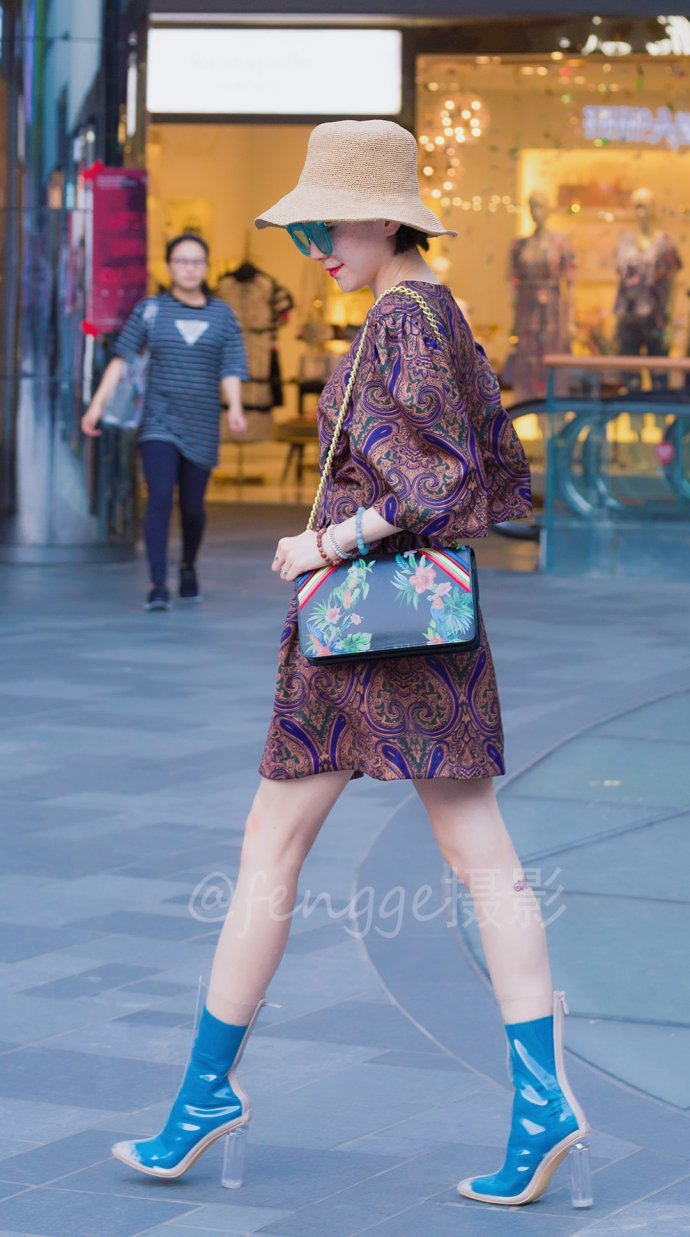 鏉ㄥ箓鎴氳枃閮藉湪绌跨殑绉嬪啲鐖嗘,鎴氳枃鏉ㄥ箓鍚屾琚滃瓙