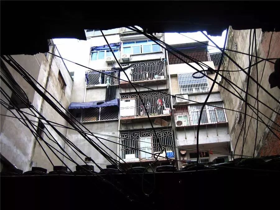 农民房外咋多了根线？手贱一拉，3万没了！竟扯出个牙科“黑窝”