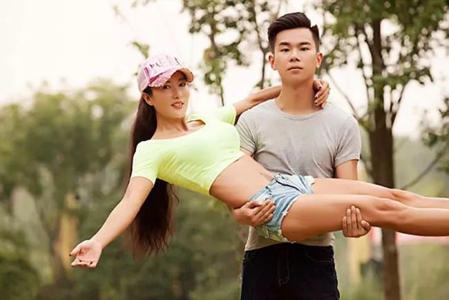 18岁最年轻辣妈照,世界上最年轻的辣妈