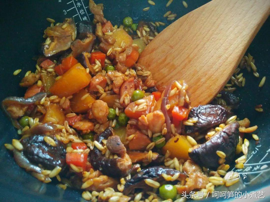 香菇腊味鸡肉饭,香菇胡萝卜焖鸡的做法大全家常
