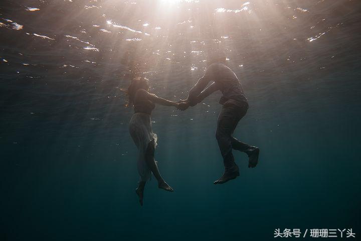 牵手旅行照片怎么拍,出门旅游情侣照怎么拍好看