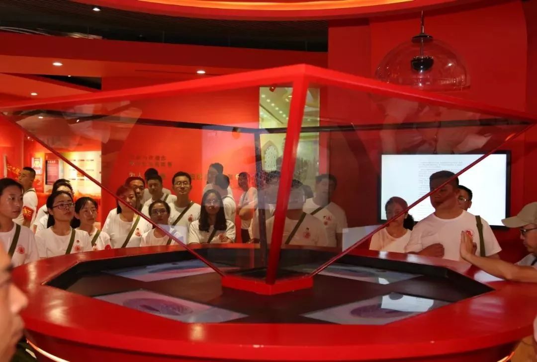 鍏ㄤ綋鍏氬憳璧村欢瀹夌孩鑹查潻鍛芥牴鎹湴,涓冨崄鍚嶅厷鍛橀綈鑱氱孩鑹叉牴鎹湴