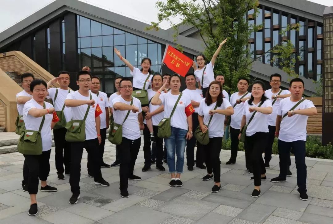 鍏ㄤ綋鍏氬憳璧村欢瀹夌孩鑹查潻鍛芥牴鎹湴,涓冨崄鍚嶅厷鍛橀綈鑱氱孩鑹叉牴鎹湴