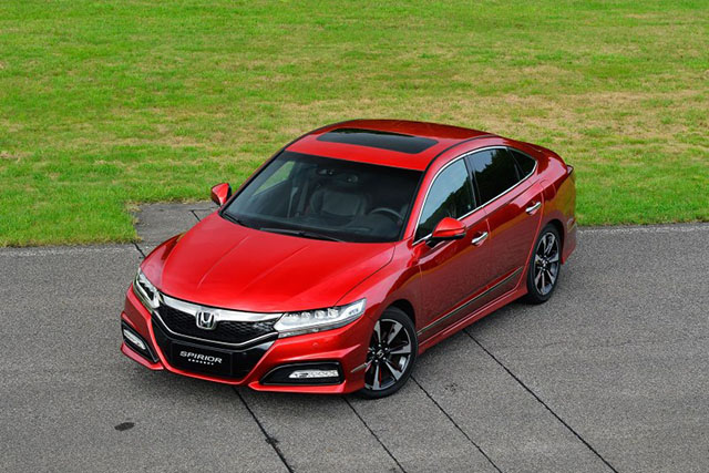 公认的豪华b级车十年开不坏仅15万,最省油质量最好的b级轿车排名