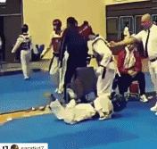 这位“不务正业”的天气女郎因足球一踹成名