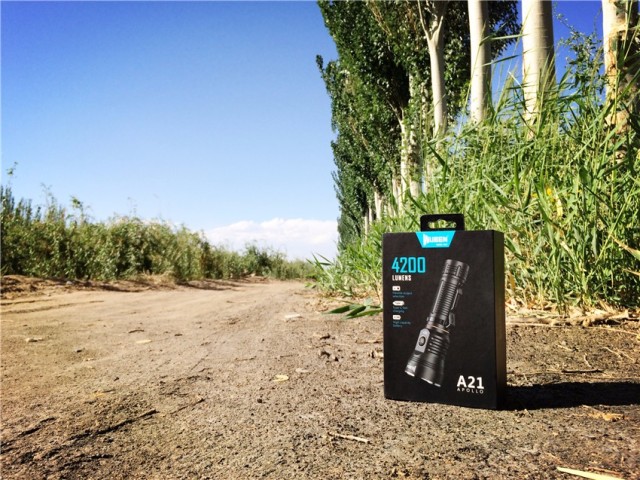 一射就是一大片，务本A214200流明直充强光手电实测