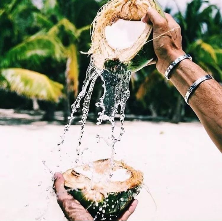最近很火的椰子饮料,椰子水最健康的天然饮料