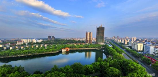 新时代的“垦荒牛”——记共青城市委常委、政法委书记邹隆茂