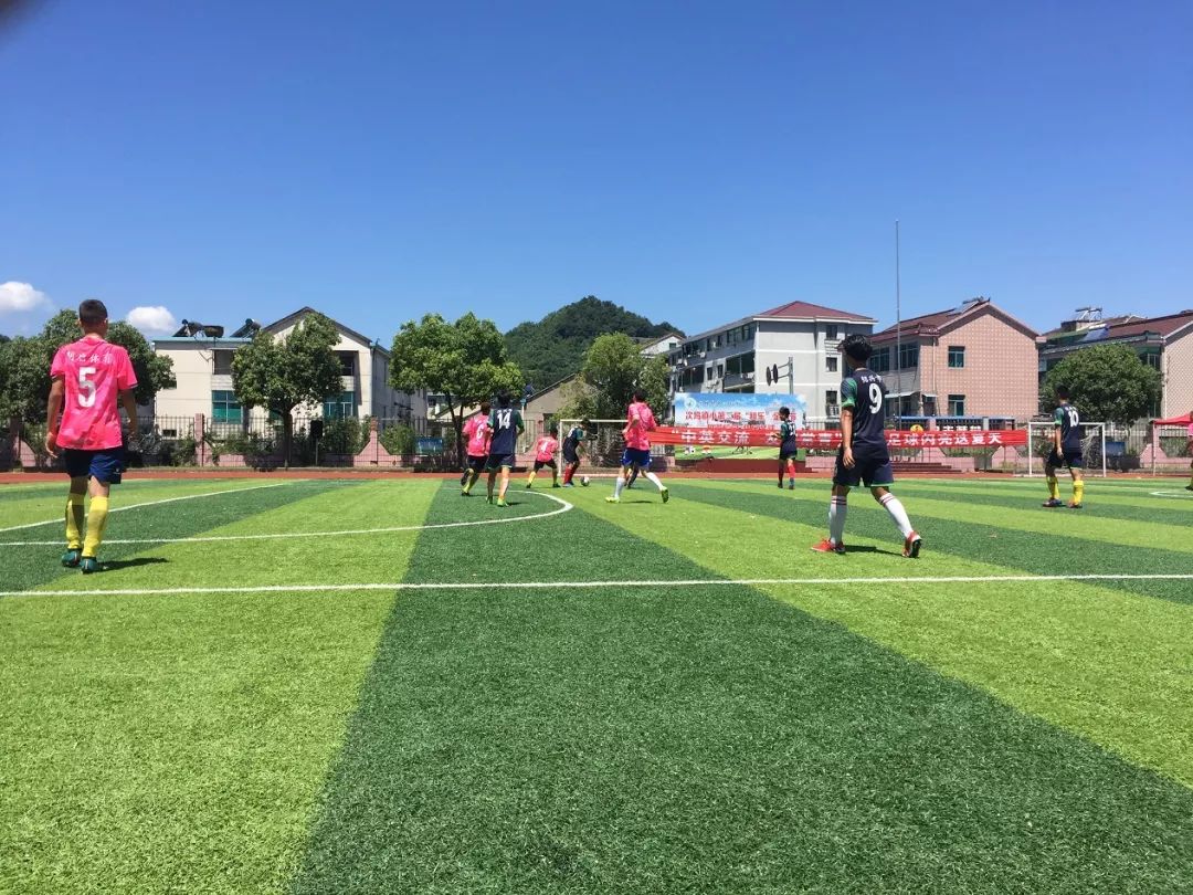 浣撹偛姣旇禌涓殑涓鍙嬭皧,浣撹偛浜ゆ祦澧炶繘涓ゅ哺閫夋墜鎯呰皧