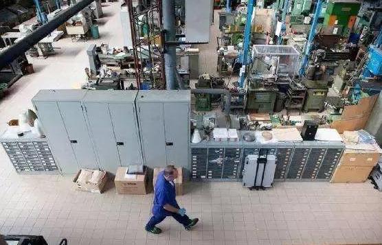 世界杯的大力神杯是纯金的吗,世界杯大力神杯制作成本