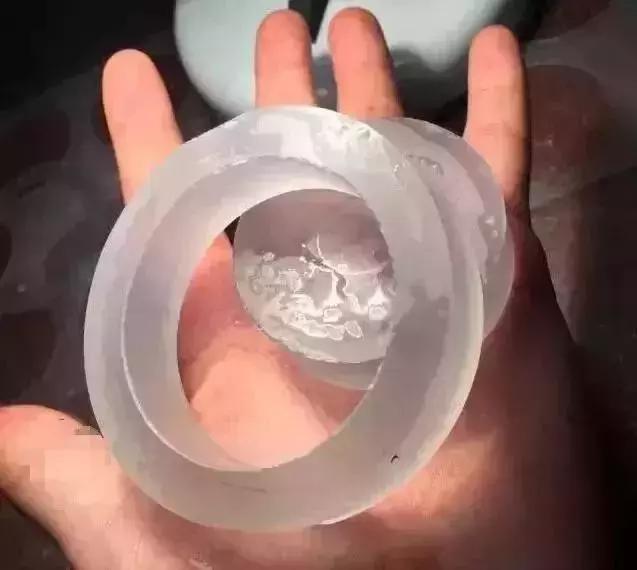 真正翡翠切出来的翡翠原石,翡翠原石开切制作成品全过程