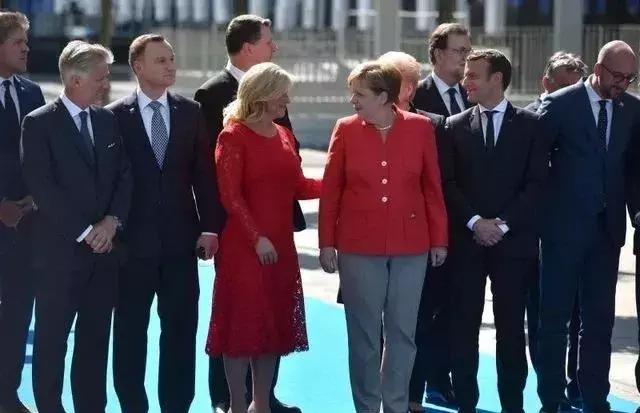 克罗地亚女总统抢镜,克罗地亚女总统早期泳装秀