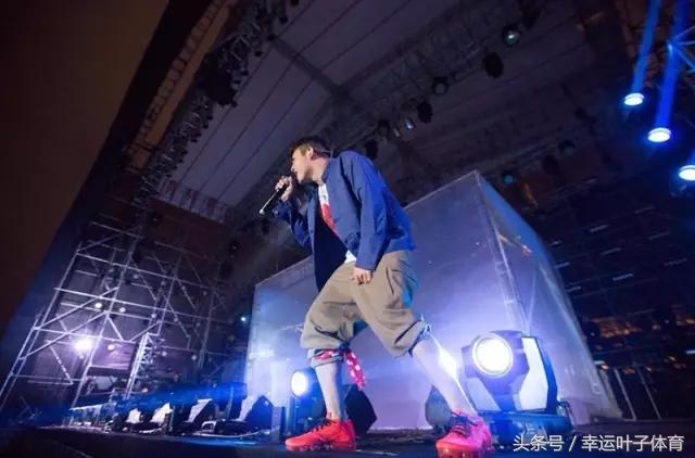 姆巴佩换球鞋,姆巴佩97秒进2球球鞋