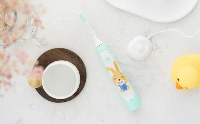 做孩子的刷牙启蒙老师：素士儿童电动牙刷