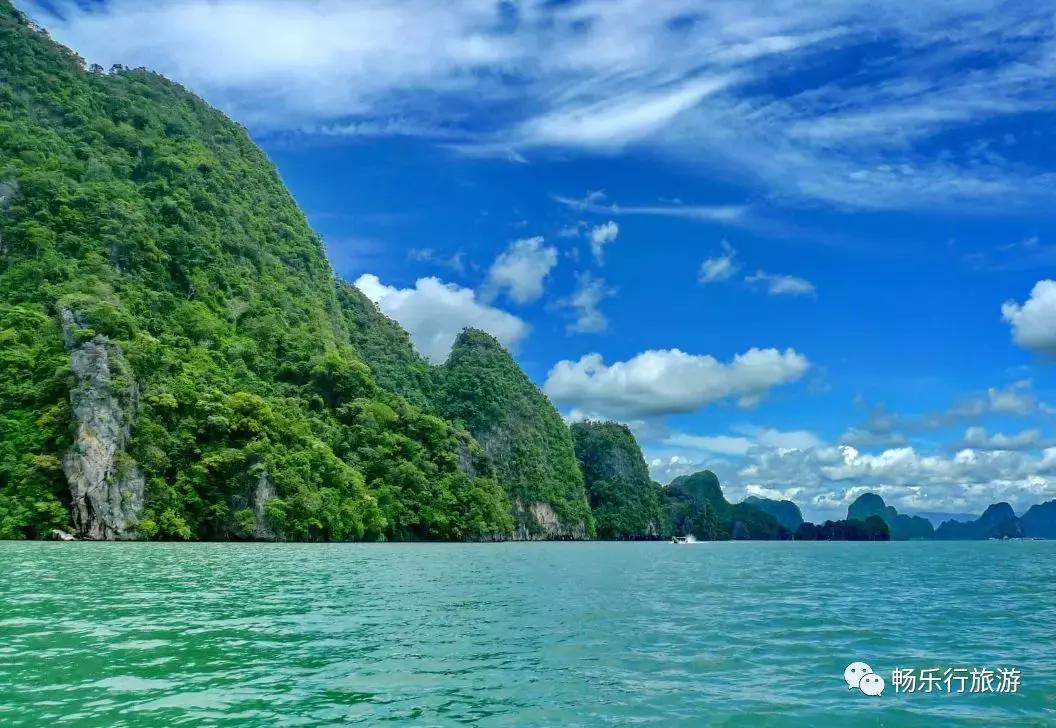 它是泰国最大的岛也是泰国最小的府，同时还有珍宝、金银岛的美称