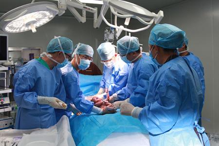 深夜产房：充当了一次算命先生，捡回来一位产妇，赔了一千块钱