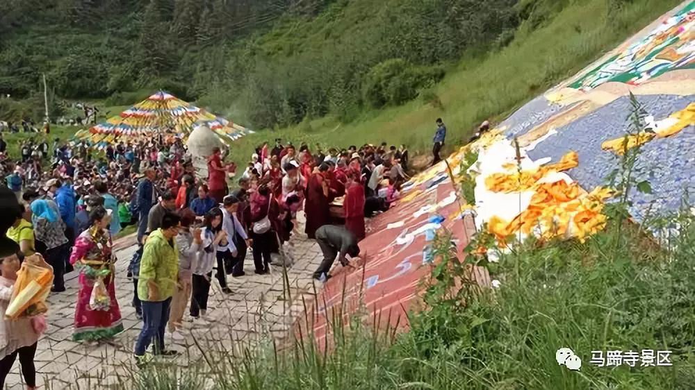 塔尔寺的晒佛节,一年一度的晒佛节