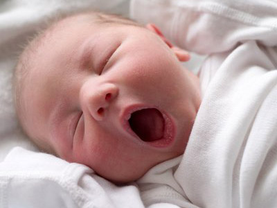 1岁宝宝还是频繁夜醒,1岁多宝宝频繁夜醒是饿了吗