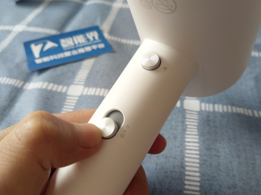 柔顺好头发吹出来，谁说九零后就要秃顶？